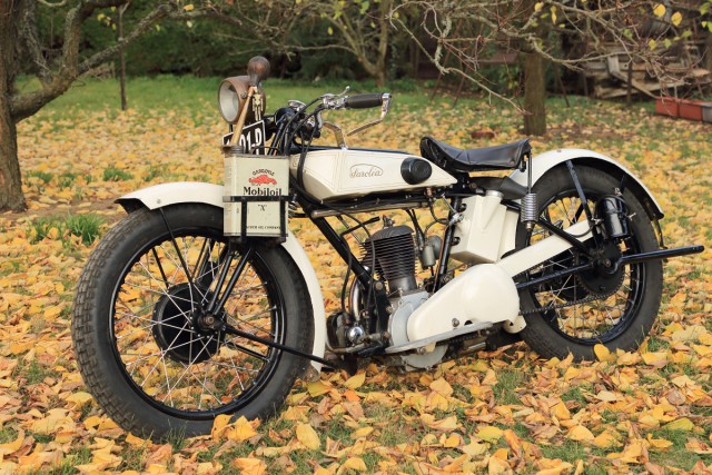 Sarol�a 25M, Vojt�ch �varc